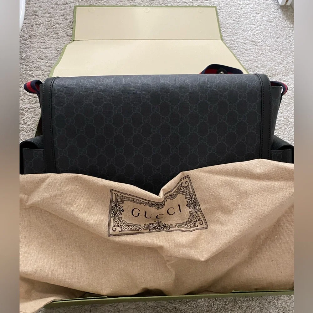 GUCCI GG Supreme Monogram Web Leather Adjustable Messenger Diaper Bag Black Red - Picture 10 of 10